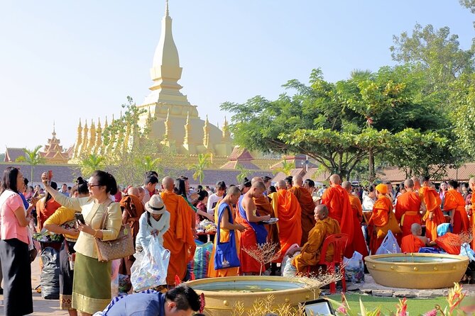 1-Day Vientiane City Adventure: Top Sights & Hidden Gems - Lao lunch in a less obvious setting