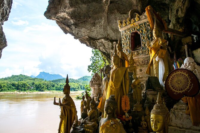 6-Day Private Laos Tour to Vientiane, Pak Ou Cave, Luang Prabang - Vientiane’s temples and national symbols