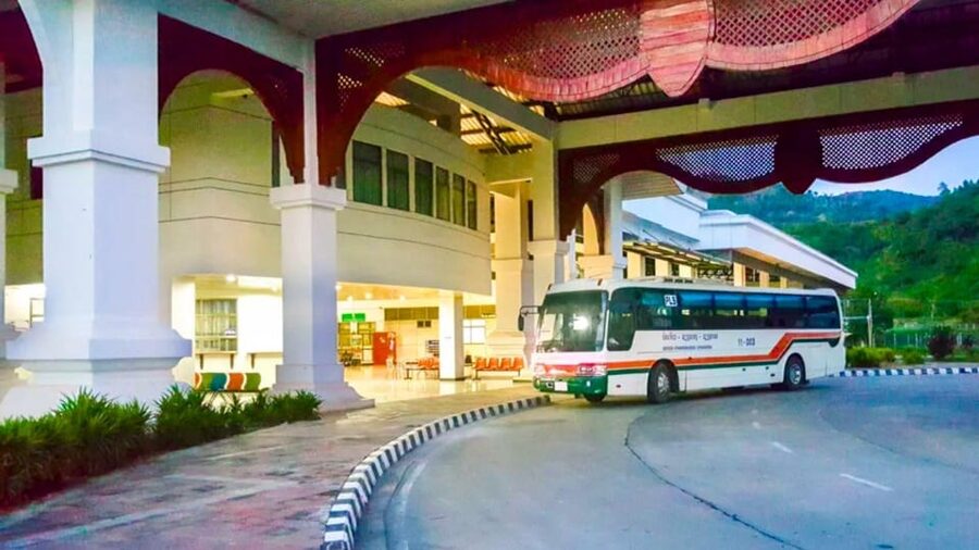 Chiang Rai: 2-Day Transfer to Luang Prabang by Slow Boat - Day 2: an early place on the boat