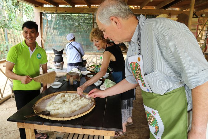 Day-time Bamboo weaving & Cooking Classes join-in - Learning to weave a bamboo coaster