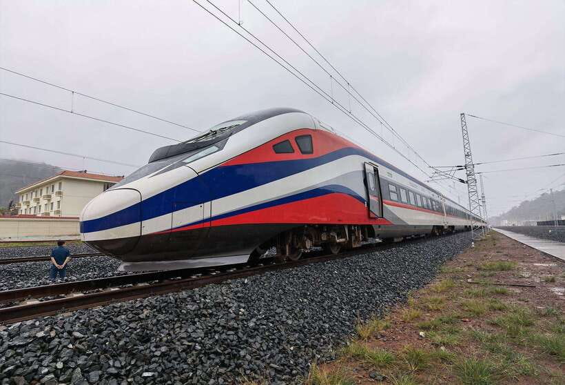 Day Trip Vientiane - VangVieng by Express Train - The train is part of the experience