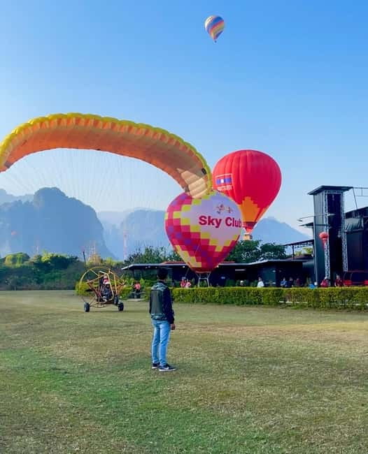 Hot Air Balloon in VangVieng pick up-drop off - Watching five balloons come alive