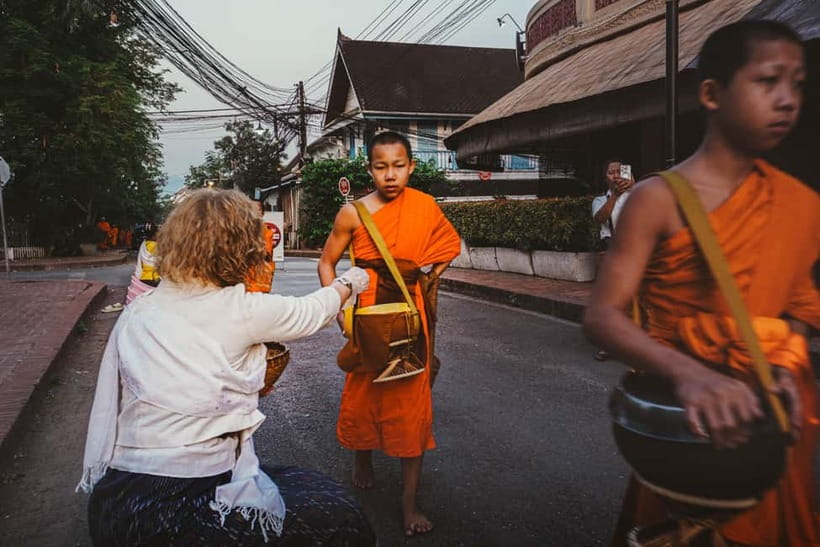 Luang Prabang: Almsgiving Ceremony Offering - Seeing Tak Bat before the town wakes