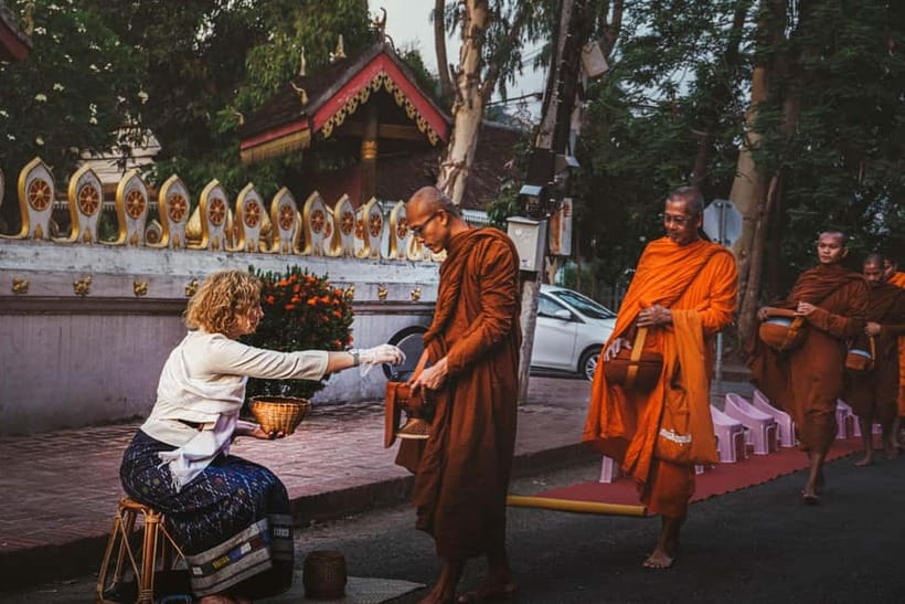 Luang Prabang: Almsgiving Ceremony Offering - The L’Elephant start and the meeting point question