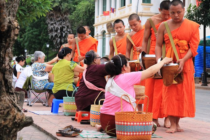 Luang Prabang Early Morning Alms Giving and Wet Market - What the private format adds