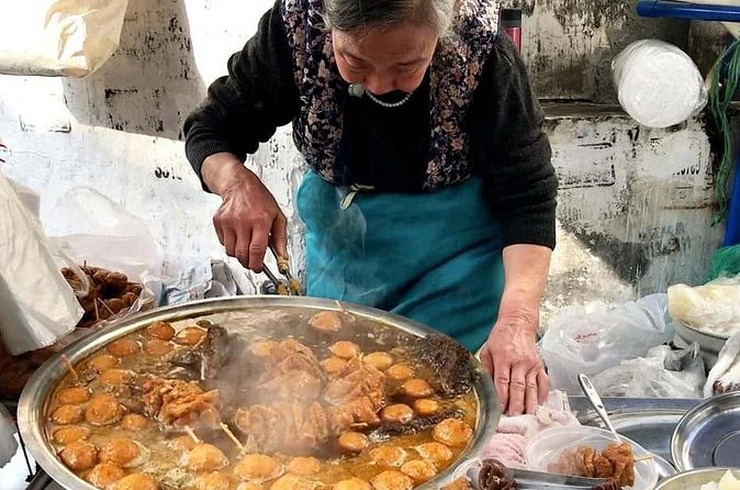 Luang Prabang Evening Food Tour by Tuk-Tuk - Markets, noodles, drinks, and coconut pancakes