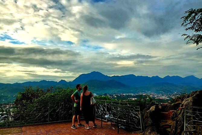 Luang Prabang Foodie Walking Tour and Monk Blessing - Tasting Kao Soy and the morning market