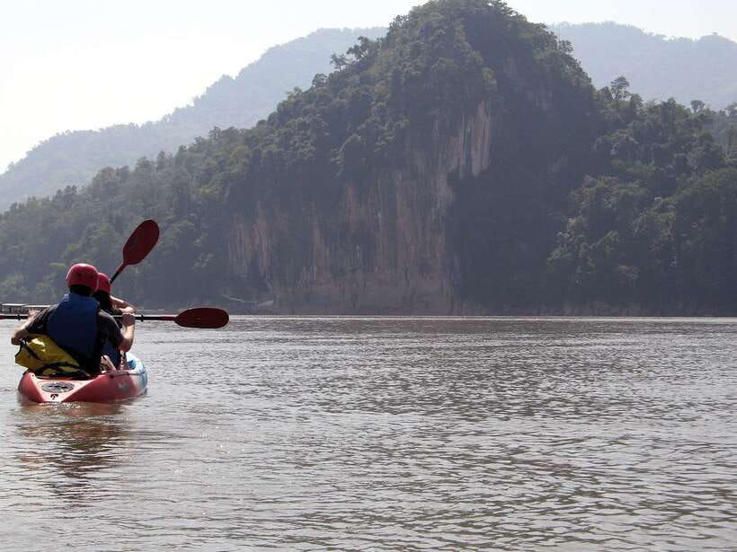 Luang Prabang: Kayak Tour to Pak Ou Caves - Ban Na Uan Hmong village and the ride back