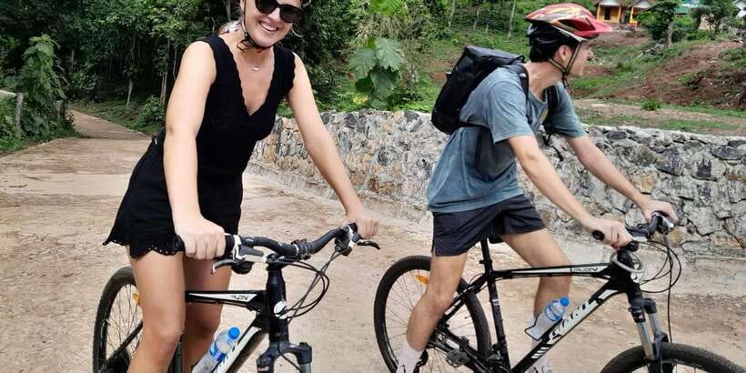Luang Prabang: Pottery Workshop & Wat Chomphet cycling Tour - Lao food at a family home in Ban Nakham