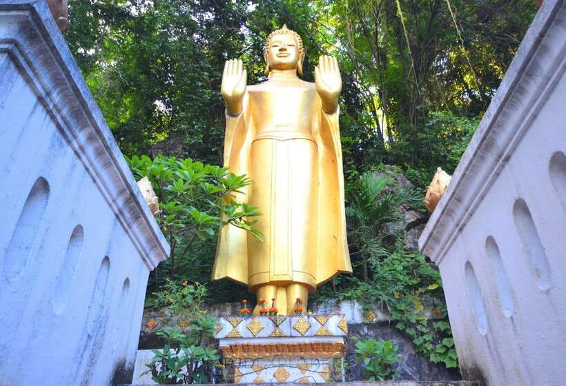Luang Prabang Private Full-Day Tour and Lunch - Mount Phousi at sunset