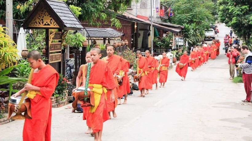 Luang Prabang: Private Must-See Sights and Mount Phousi Tour - Why this Luang Prabang day works well