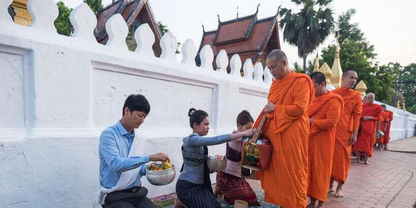 Luang Prabang: UNESCO World Heritage City Highlights Tour - Choosing Kuang Si Falls and the Hmong village