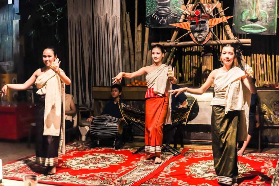 Luangprabang: Dinner with Lao Traditional Dance Performance - A Dinner Show Built Around Lao Dance