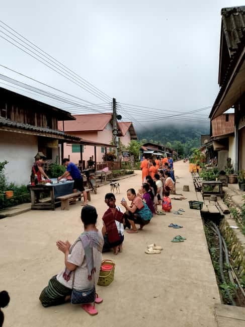 Nongkhiaw boat trip to Muang Ngoi - Guide quality and group size