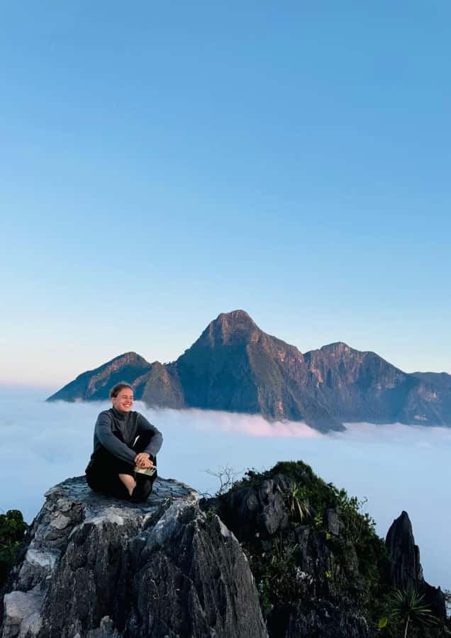 Overnight Camping At nong khiaw view point, 360 view - A 360-degree view over cliffs and jungle
