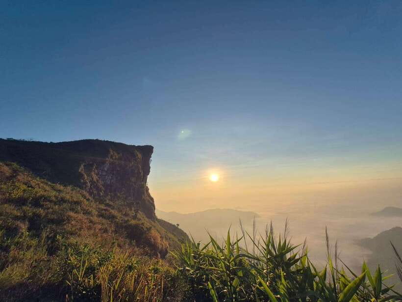 Transfer : wonder full Sunrise and landscape at Phu Chifa - What the $144 private price really buys