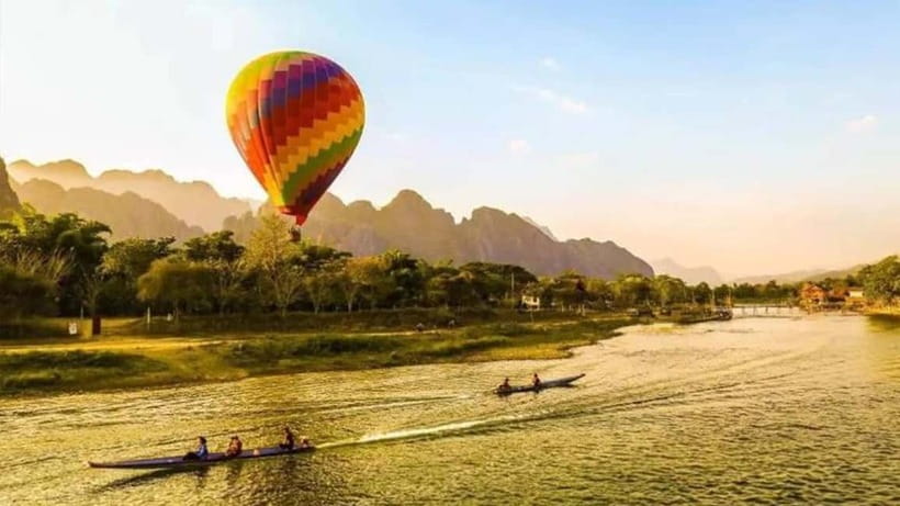 Vang vieng: Longtail boat&Hot Air Balloon&hotel pick-up - Sunset from the balloon basket