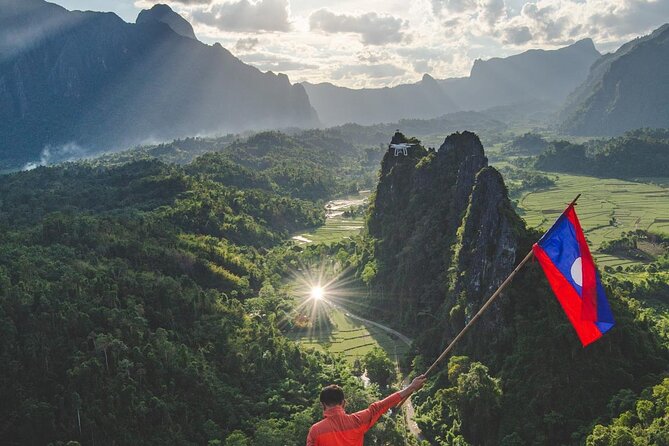 Vang Vieng Tour B - Nam Xay Viewpoint Hike & Blue Lagoon 1 Tour - A Maximum of 15 Keeps the Group Manageable