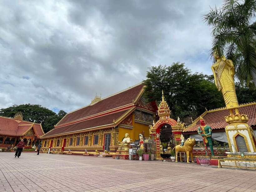 Vientiane: Cultural Tour with Buddha Park and Patuxay - Lunch at PhoZap and the cost of eating