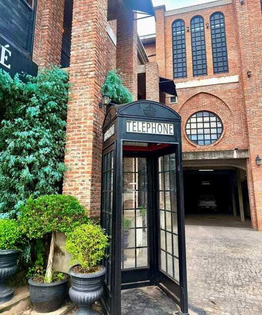 Vientiane IG tour & Patuxay monument - The Art House: a creative finish