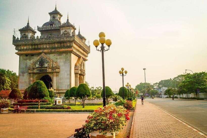 Vientiane : Private Custom Tour with a Local Guide - Patuxai gives the city a strong first landmark