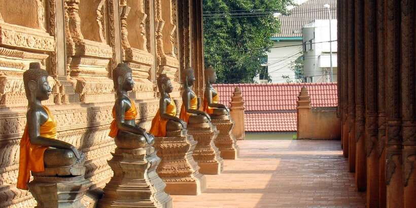Vientiane: Private Full-day Must-See Sights & Sunset Tour - How the guide affects the experience