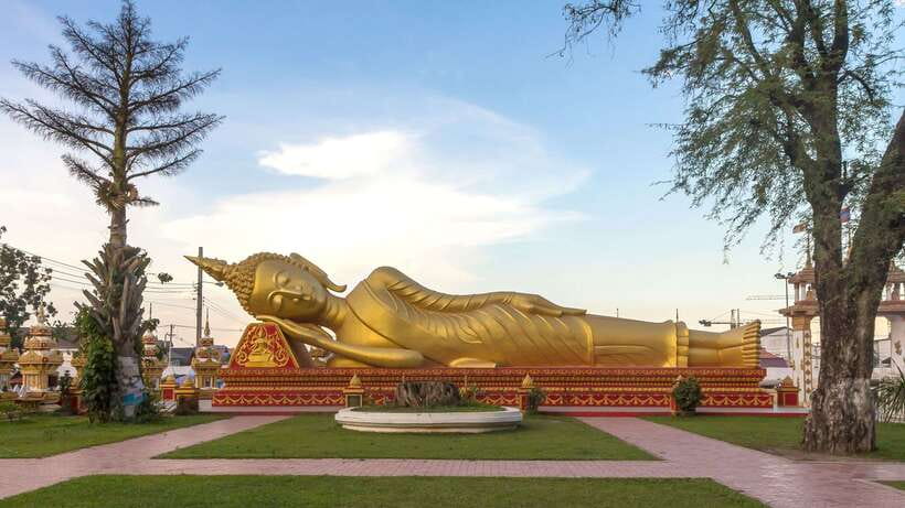 Vientiane: Private Full-day Must-See Sights & Sunset Tour - Wat Sisaket and its wall of Buddha images
